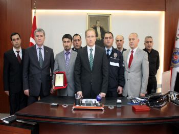 SÜLEYMAN OĞUZ - Başarılı Polisler Ödüllendirildi