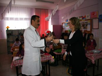 Başkandan Öğretmenlere Karanfil