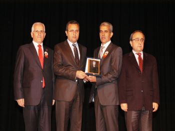 ATILLA ÇıNAR - Depremzede Öğretmenin Babasına Vefa Ödülü