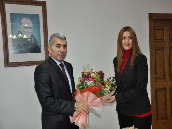 Eğitimcilerden Kaymakam Atmaca`ya Çiçek