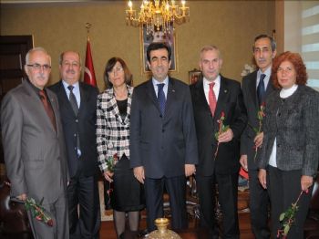 SUPHI ÖNER - Emekli Öğretmenler Vali Güzeloğlu’nu Ziyaret Etti