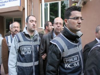 HÜSEYIN ÇALıŞKAN - İzmir Büyükşehir Operasyonunda Gözaltına Alınan 20 Kişi Adliyeye Sevk Edildi