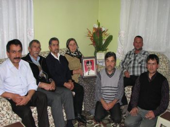 MUSTAFA AKSOY - Kudyad, Şehit Öğretmenin Ailesini Unutmadı