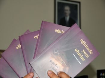 YAKUP ÇELIK - Polatlı Belediyesi Depremde Ölen Öğretmenin Anısına Kitap Bastırdı