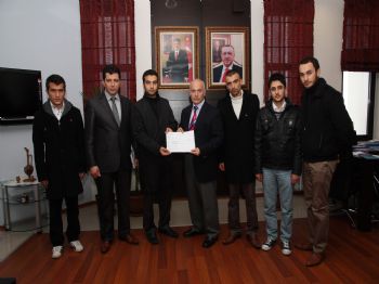 Rize Üniversitesi Öğrencileri Van’a Harçlıklarını Gönderdi