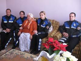 HALİL MUTLU - Şehit Öğretmen Ailelerine Ziyaret