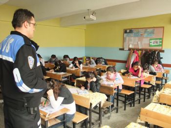 RECEP GÜVEN - Siirt Emniyeti, `geleceğiniz Güvende` Projesiyle 130 Öğrenciyi Sbs`ye Hazırlıyor
