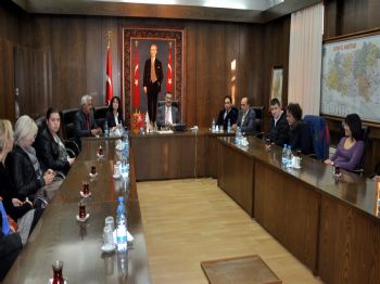 NIHAT AKTAKKA - Yabancı Öğrenci ve Öğretmenlerden Vali Al’a Ziyaret