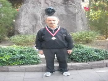 Yaşlı Atlet Şampiyonluğa Doymuyor