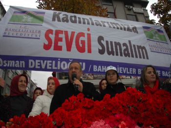 OSMAN DEVELIOĞLU - Bahçelievler Belediyesi, Kadına Yönelik Şiddete Karşı Karanfil Dağıttı