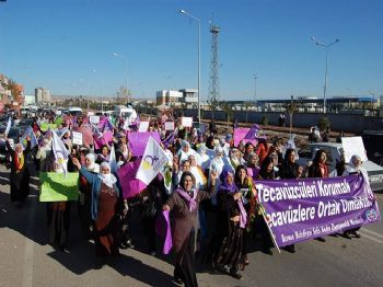 Batmanlı Kadınlardan Kefenli Yürüyüş