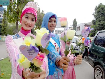 Endonezya`da Kadına Şiddet Protesto Edildi