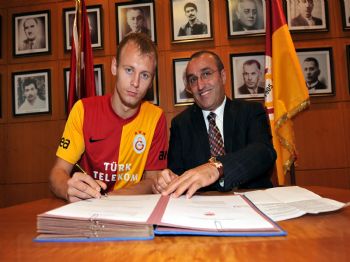 Galatasaray, Semih Kaya`nın Sözleşmesini Uzattı