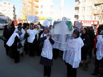 Kadınlardan Tabutlu Eylem
