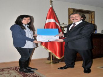 İLYAS ÇAPOĞLU - Kazakistanlı Öğrenciler Sertifikalarını Aldı