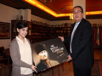 HASAN ÜNVER - Ünver`den Öğrencilere Fotoğrafçılık Eğitimi