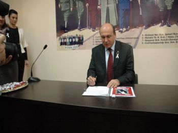 İSMAIL OK - Vali, Belediye Başkanı, Jandarma Komutanı Kadına Şiddet Karşı Taahhütname İmzaladılar