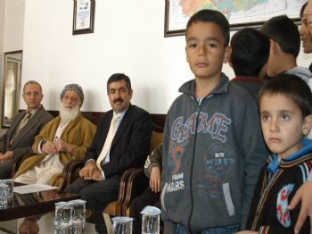 NEZIH DOĞAN - Konya Protokolünden Misafir Depremzede Ailelere Ziyaret