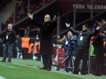 Terim, Kırmızı Kartlara Önce İsyan Etti Sonra Hak Verdi