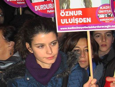 NUR SÜRER - Yürüyüşe Beren Saat'de katıldı