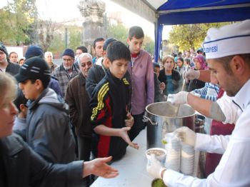Şahinbey Belediyesi 10 Noktada Aşure İkramına Başladı