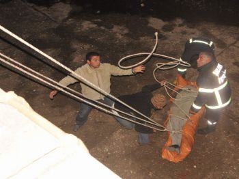 5 Metrelik Dereye Düşen Bekçi Kurtarıldı