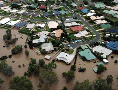 GALLER - Sel felaketinde yüzelerce kişi mahsur