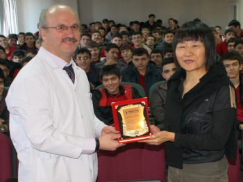 Doç. Dr. Li Shuzhen: Farklı Diller Öğrenmek İnsanı İyimserliğe Götürür