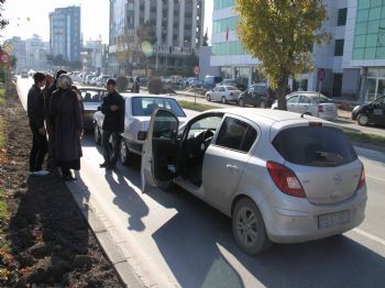 Samsun’da Zincirleme Trafik Kazasında 3 Araç Birbirine Girdi