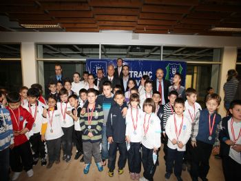 ALI EREN - Satrancın Şampiyonları Madalyalarını Aldı