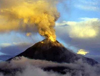 Tungurahua yanardağı faaliyete geçti