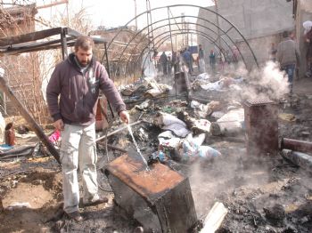 Van`da iki çadır yangını daha
