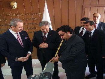 Ahşap Ney Ustasından Bakan Çağlayan'a Ney Taksimi
