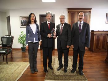 İBN-İ SİNA - Başkan Tuna'ya Eğitimcilerden Teşekkür Plaketi