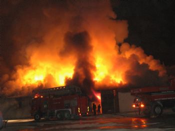 Depoda Çıkan Yangın Söndürüldü