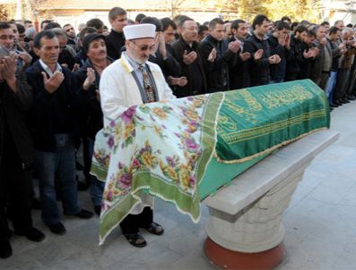 GIZEM BERA YÜKSEL - Küçük Gizem'in cenazesi toprağa verildi