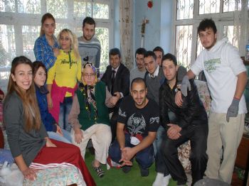 BAYRAM ALI ÖNGEL - Öğrencilerden Yatalak Kadına Anlamlı Yardım