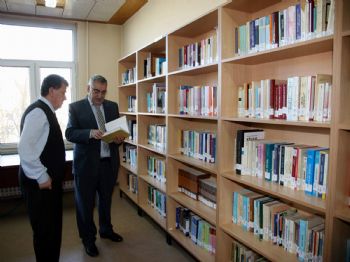 İLYAS DÖKMETAŞ - Rektör Yardımcısı Toparlı, Bin 141 Kitap Bağışladı