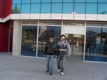 Sahte İnterpol Görevlisi Zengin Kadınları Facebook'ta Dolandırmış