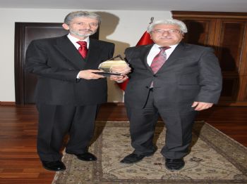 İBN-İ SİNA - Sincan Belediye Başkanı Tuna'ya Eğitime Verdiği Destek İçin Teşekkür Plaketi