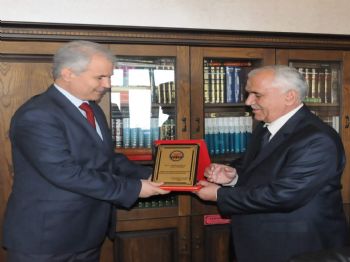 Şırnak Üniversitesi'nden İl Müftüsü Kaplan'a Plaket