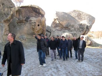 DÖĞER - Tütev, Futbol Turnuvasına Katılan Takımlara Frig Vadisi'ni Gezdirdi