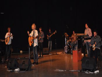Yeni Türkü'den Muhteşem Konser
