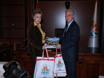 ÜLKÜ ADATEPE - Atatürk’ün Manevi Kızından Aldırmaz’a Ziyaret