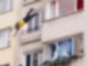 Balkondan Düşen Çocuk Ağır Yaralandı