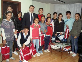 Başarılı Sporculara Bayram Hediyesi