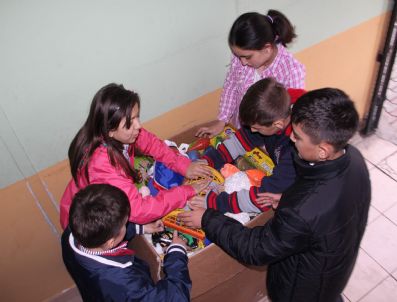 EBRAR - Çocuk Meclisinden Van`daki Depremzede Çocuklara Oyuncak