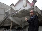 Enkazda Bulduğu 50 Bin Liralık Ziynet Eşyasını Sahibine Teslim Etti