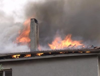 FIKIRTEPE - İtfaiye Aracı Alt Geçite Takıldı, Yangın Büyüdü