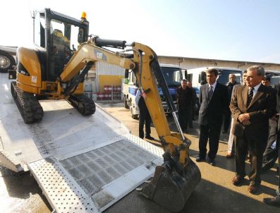 İzmir Büyükşehir Belediyesi İş Makinelerini Gençleştirdi